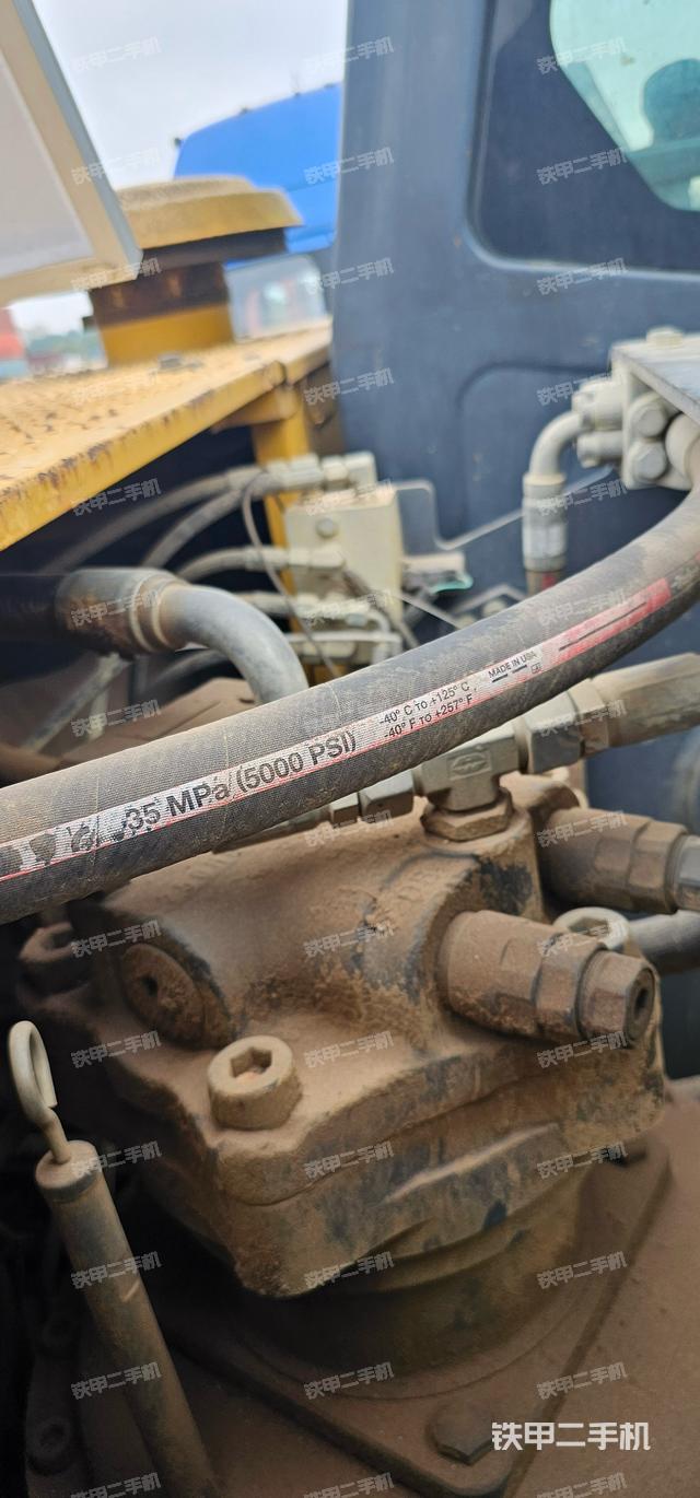 回转马达和主控阀（整机外观）