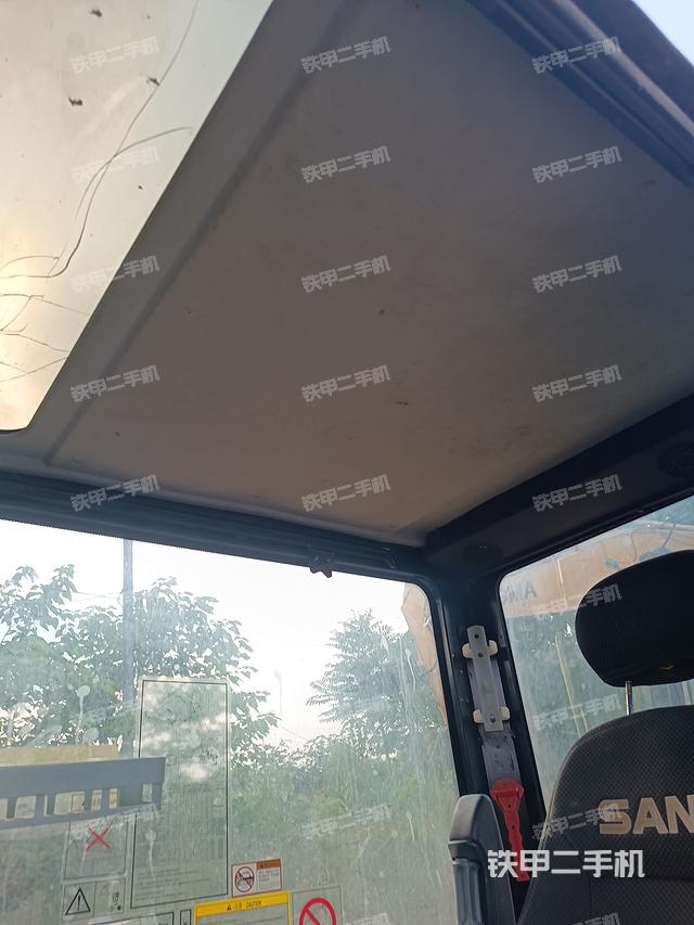 驾驶室顶部（整机外观）