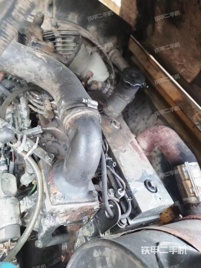 回转马达和主控阀（整机外观）