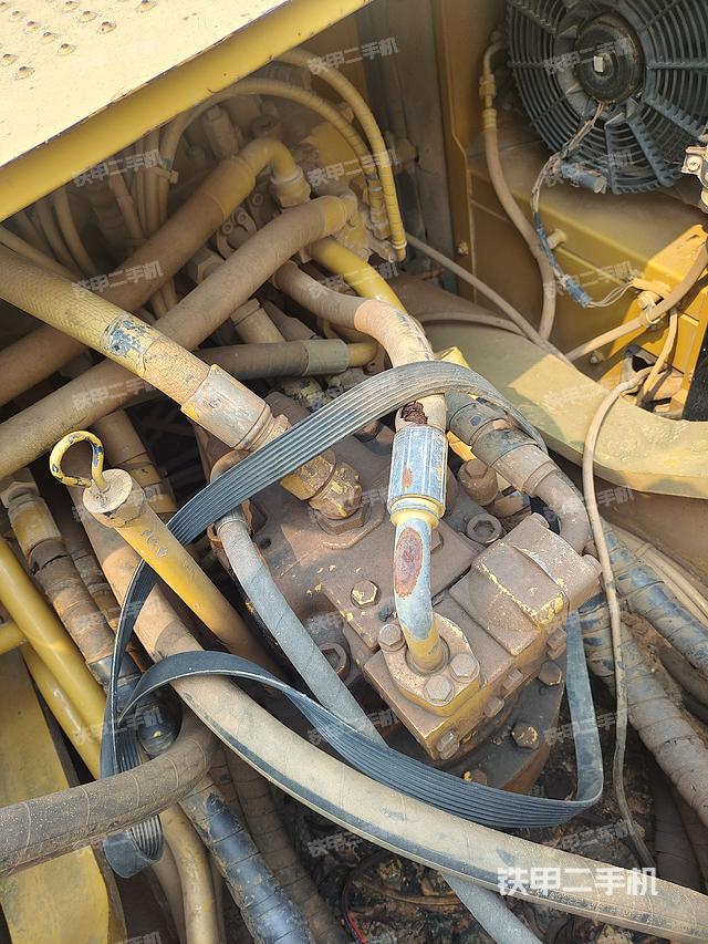 回转马达和主控阀（整机外观）