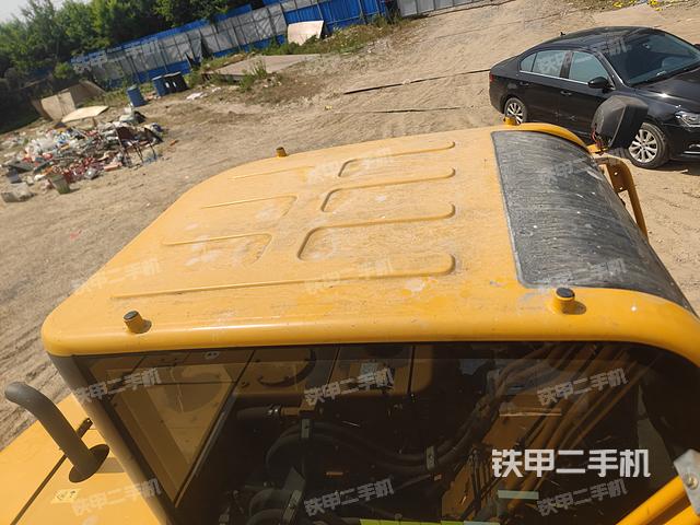 驾驶室顶部（整机外观）