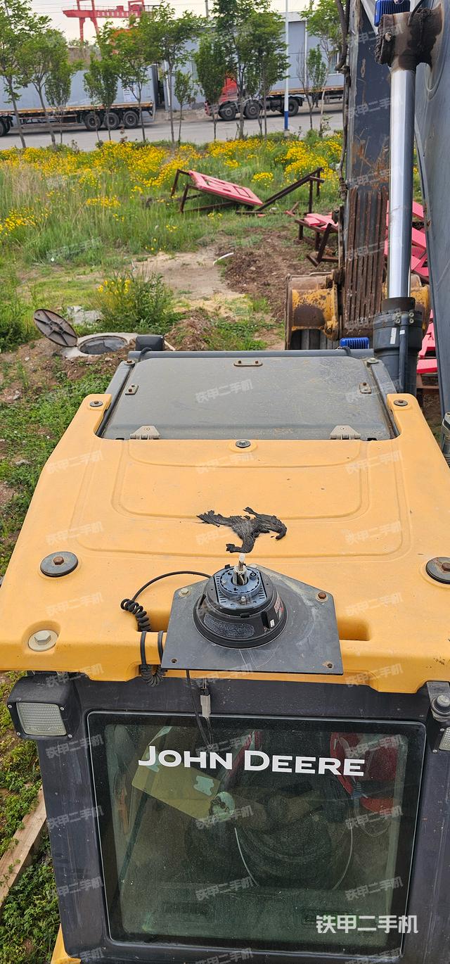 驾驶室顶部（整机外观）