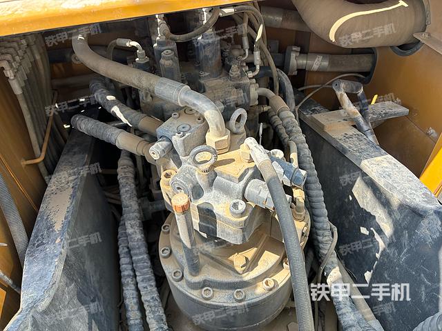 回转马达和主控阀（整机外观）