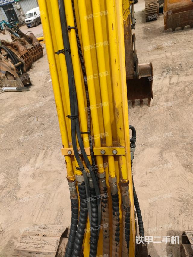 大臂背部俯視(工作和回轉(zhuǎn)裝置) 大臂背部俯視(工作和回轉(zhuǎn)裝置)