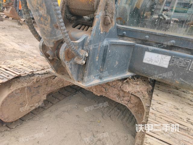 轉(zhuǎn)盤(pán)和下車架正前(工作和回轉(zhuǎn)裝置) 轉(zhuǎn)盤(pán)和下車架正前(工作和回轉(zhuǎn)裝置)