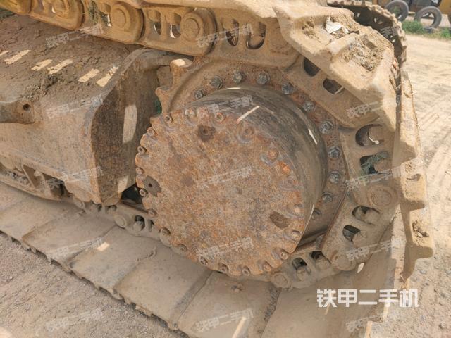 左驅(qū)動輪（行走機構(gòu)）