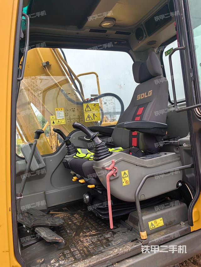 驾驶室整体（整机外观）