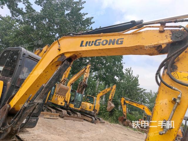 小臂整體右前(工作和回轉(zhuǎn)裝置) 小臂整體右前(工作和回轉(zhuǎn)裝置)