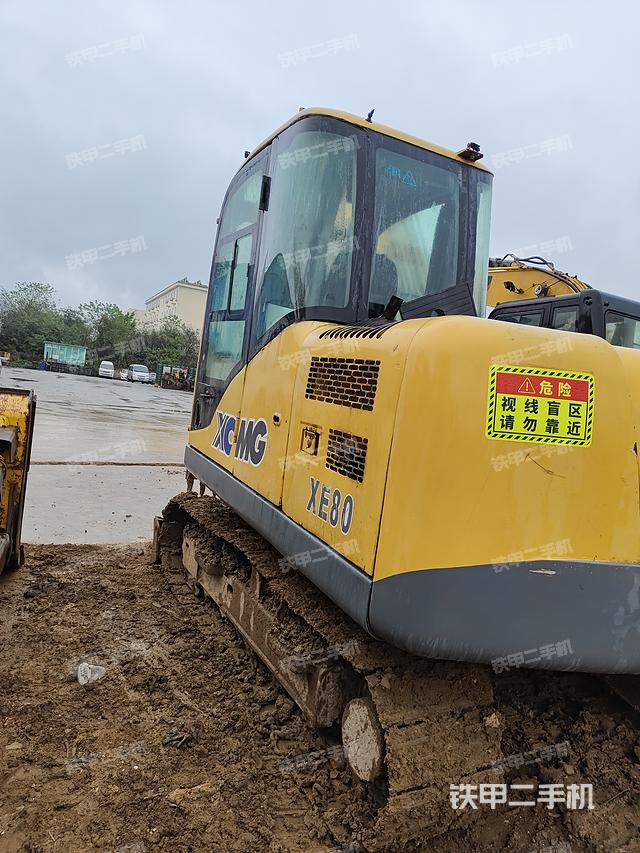 驾驶室顶部（整机外观）