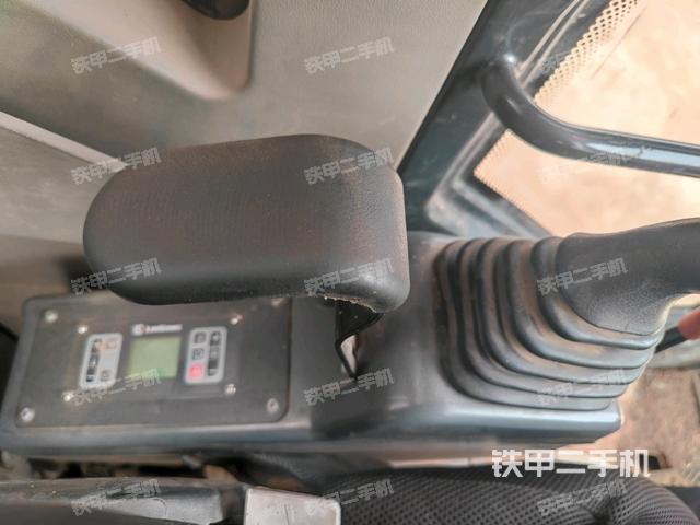 座椅左側(cè)控制臺(tái)/音響/含左手柄(駕駛室部分) 座椅左側(cè)控制臺(tái)/音響/含左手柄(駕駛室部分)