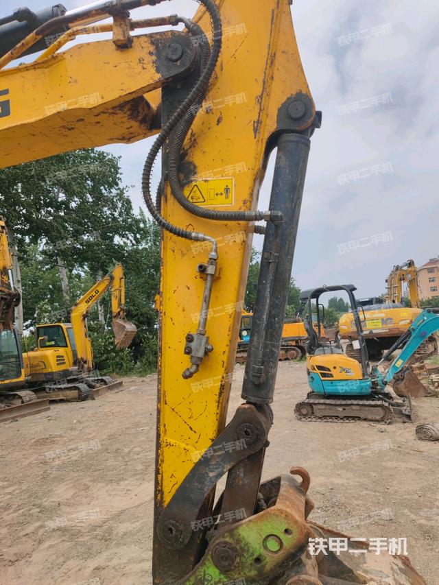 小臂整體左后(工作和回轉(zhuǎn)裝置) 小臂整體左后(工作和回轉(zhuǎn)裝置)