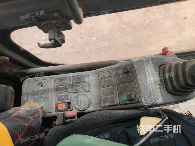 座椅左側(cè)控制臺/音響/含左手柄（駕駛室部分）