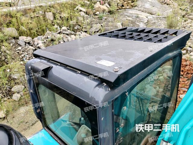 驾驶室顶部（整机外观）