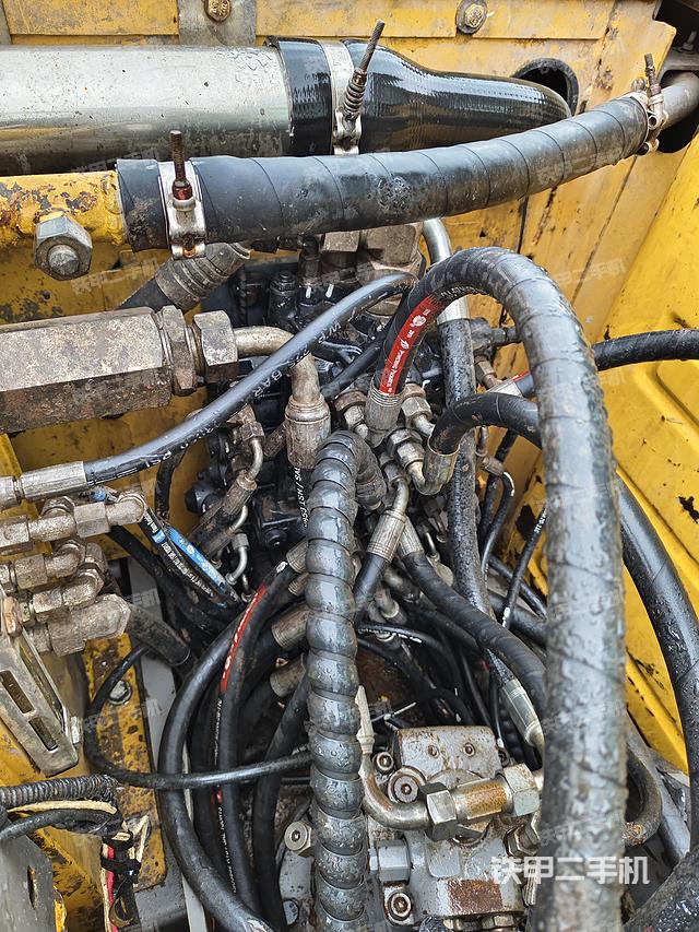 回转马达和主控阀（整机外观）