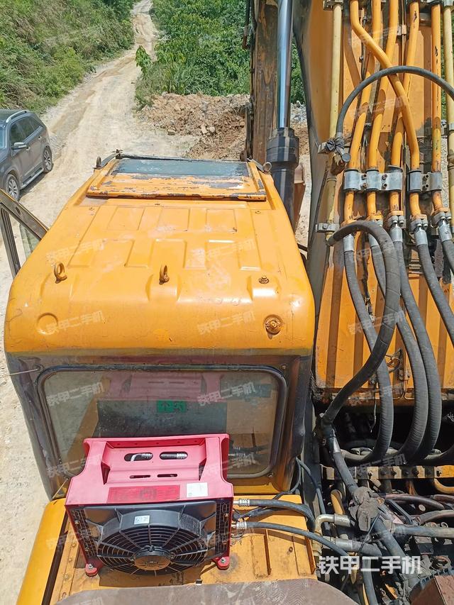 驾驶室顶部（整机外观）