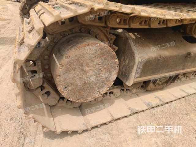 右驅(qū)動輪（行走機構(gòu)）