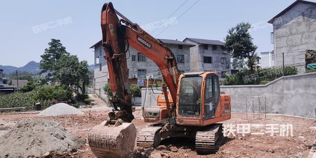 斗山DX150LC挖掘机