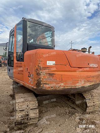 哈尔滨日立ZX70挖掘机实拍图片