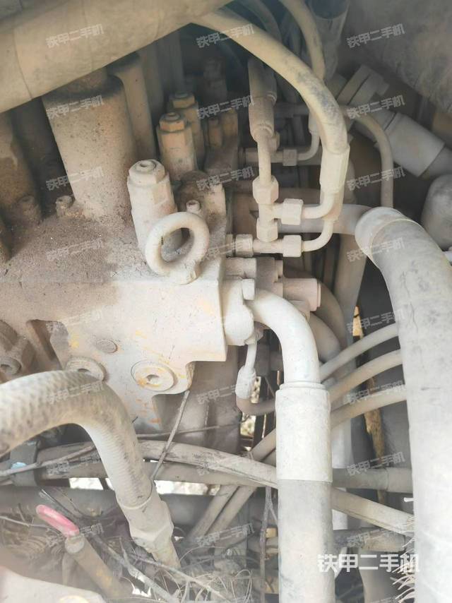 回转马达和主控阀（整机外观）