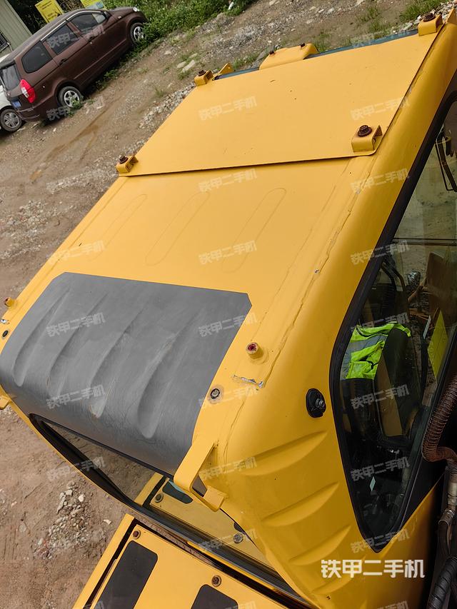 驾驶室顶部（整机外观）