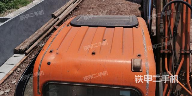 驾驶室顶部（整机外观）