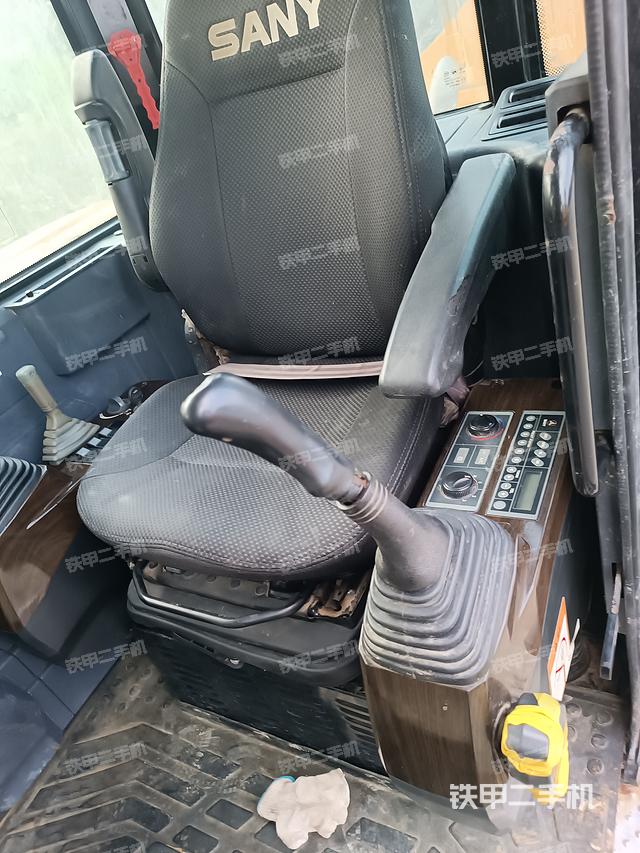 驾驶室整体（整机外观）