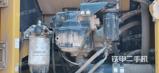 液压泵舱室正面整体（整机外观）