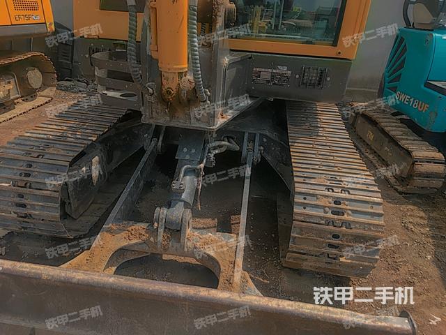 轉(zhuǎn)盤和下車架正前(工作和回轉(zhuǎn)裝置) 轉(zhuǎn)盤和下車架正前(工作和回轉(zhuǎn)裝置)