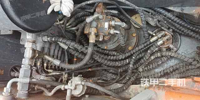 回转马达和主控阀（整机外观）