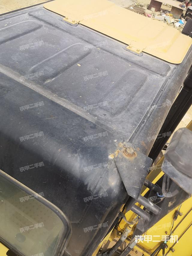 驾驶室顶部（整机外观）