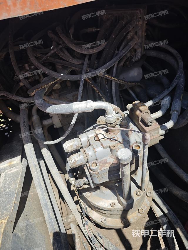 回转马达和主控阀（整机外观）