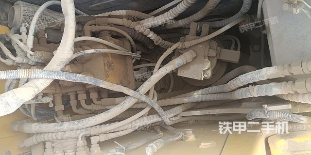 回转马达和主控阀（整机外观）