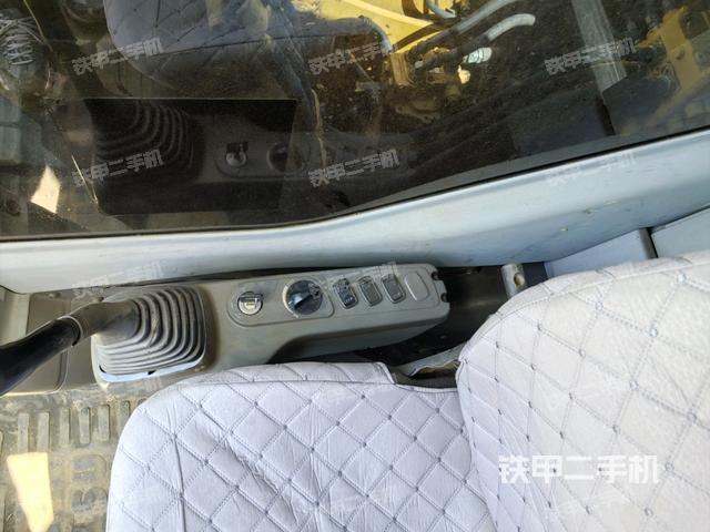 座椅右側(cè)控制臺/鑰匙門/油門/含右手柄（駕駛室部分）