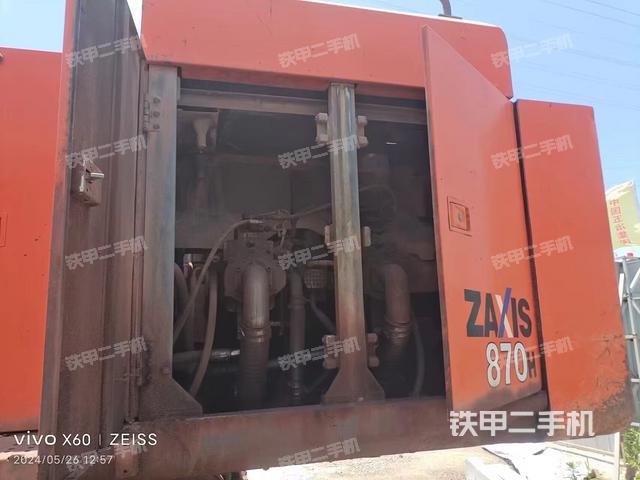 液压泵舱室正面整体（整机外观）