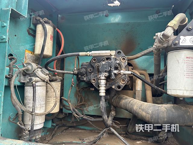 液压泵舱室正面整体（整机外观）