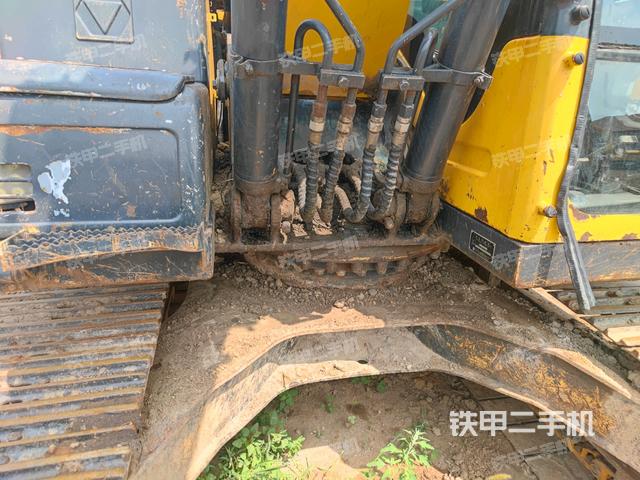 转盘和下车架正前(工作和回转装置) 转盘和下车架正前(工作和回转装置)