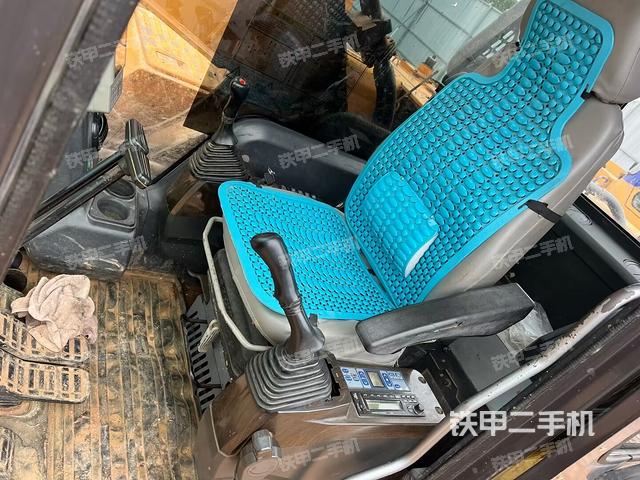 驾驶室整体（整机外观）