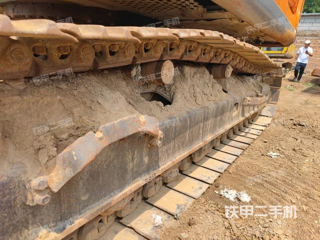 右側(cè)履帶整體(行走機構(gòu)) 右側(cè)履帶整體(行走機構(gòu))