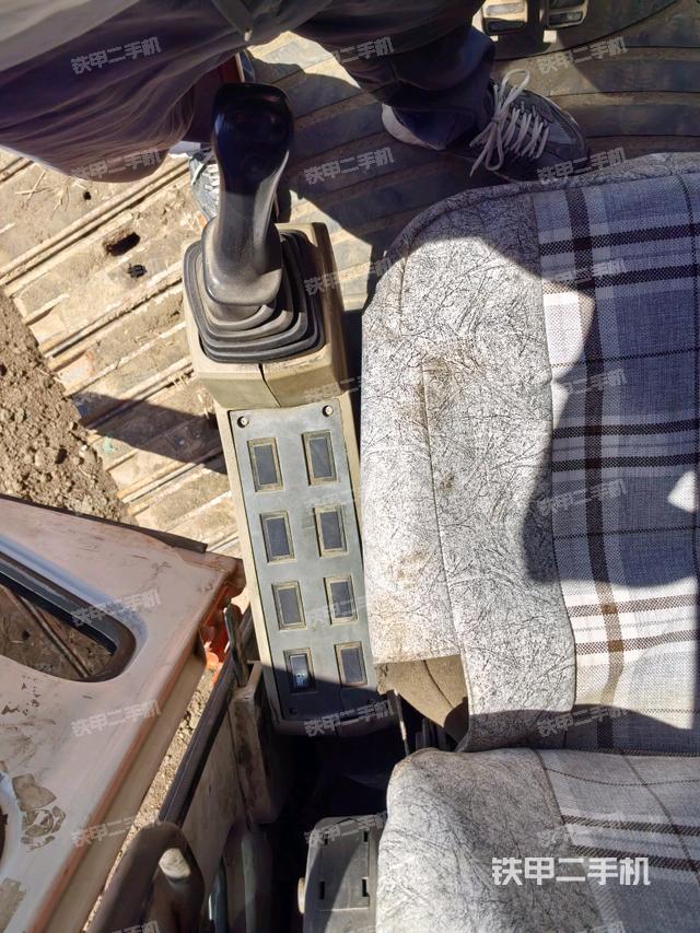 座椅左側(cè)控制臺/音響/含左手柄（駕駛室部分）