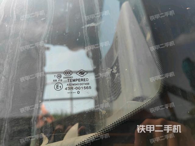 后窗玻璃角標(駕駛室部分) 后窗玻璃角標(駕駛室部分)