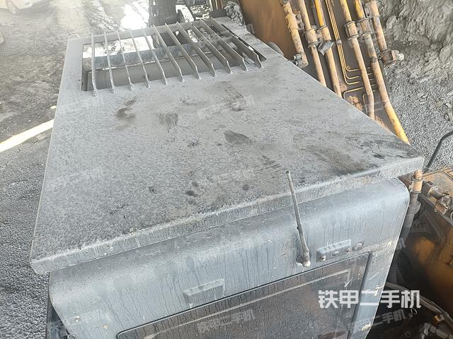 驾驶室顶部（整机外观）