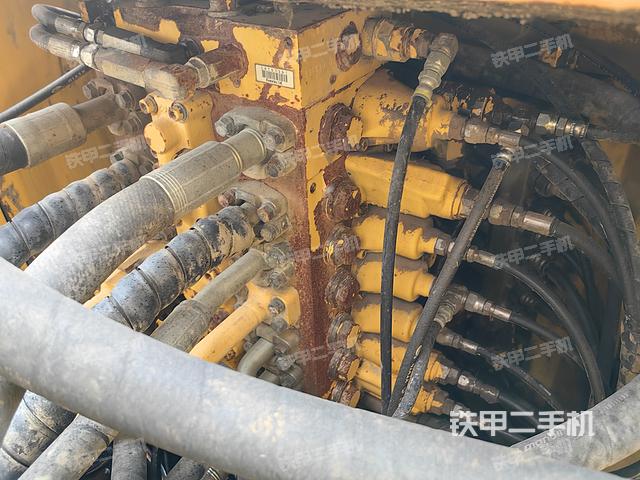 回转马达和主控阀（整机外观）