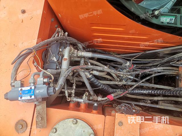 回转马达和主控阀（整机外观）