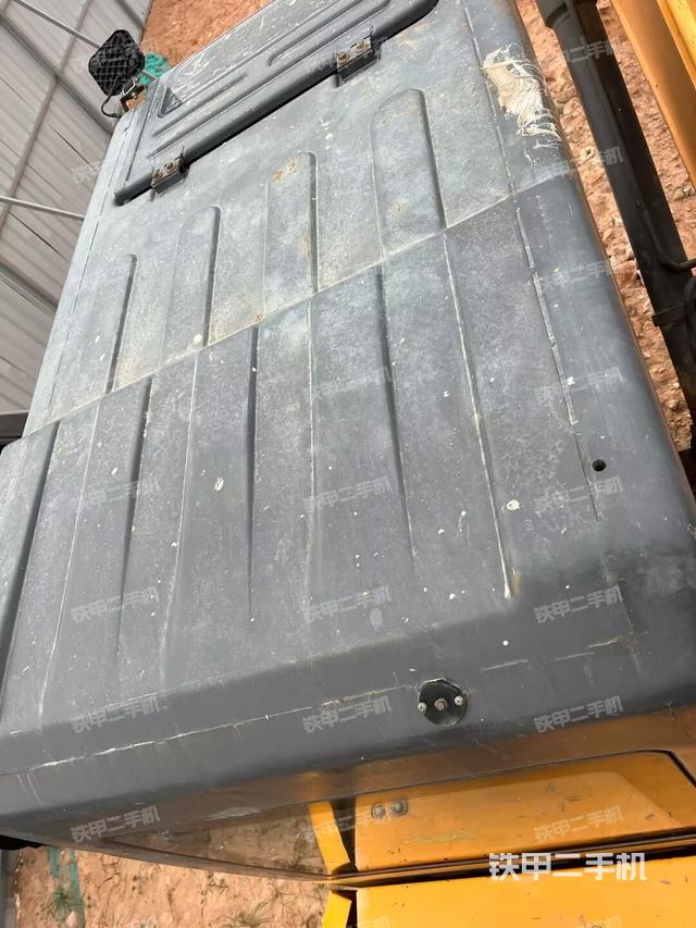 驾驶室顶部（整机外观）