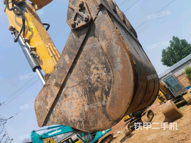 铲斗45度(工作和回转装置) 铲斗45度(工作和回转装置)