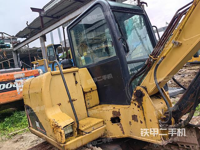 驾驶室顶部（整机外观）