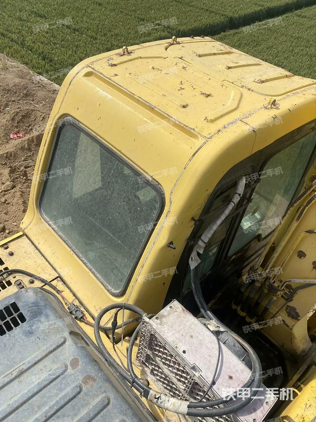 驾驶室顶部（整机外观）