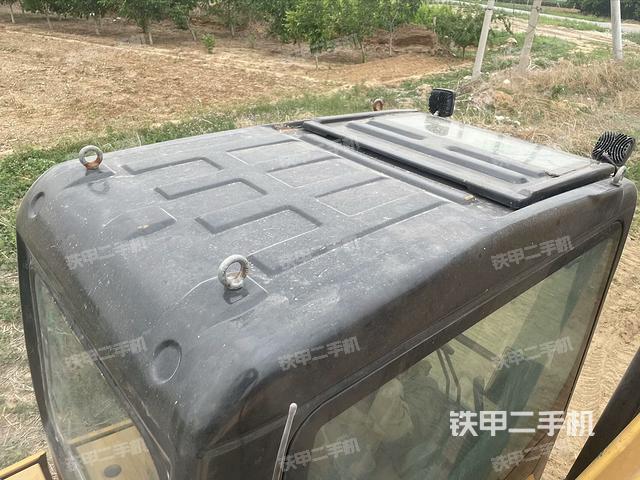 驾驶室顶部（整机外观）