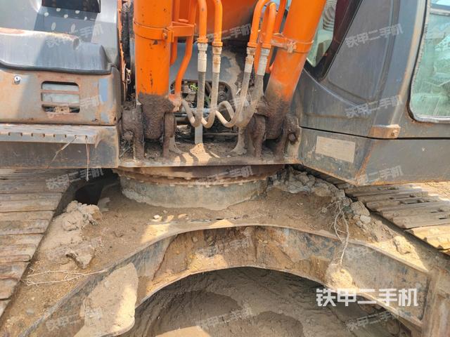 轉(zhuǎn)盤和下車架正前(工作和回轉(zhuǎn)裝置) 轉(zhuǎn)盤和下車架正前(工作和回轉(zhuǎn)裝置)