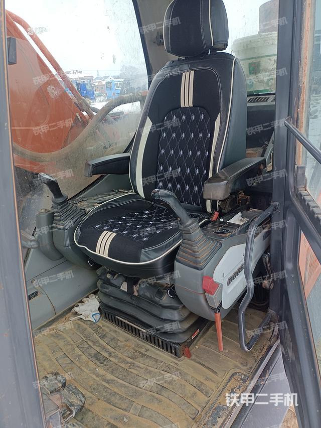 驾驶室整体（整机外观）